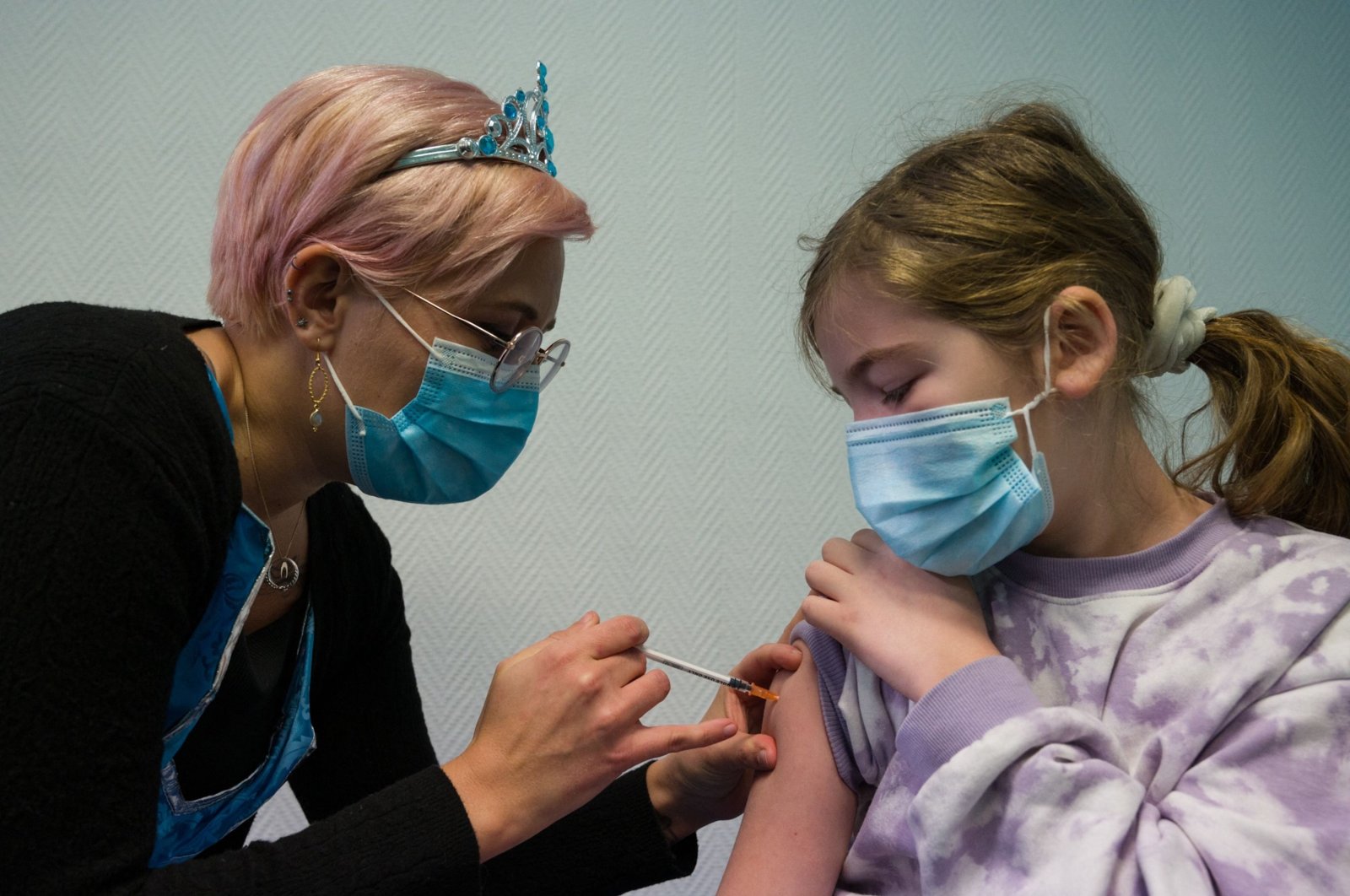 A child receives a dose of the Pfizer-BioNTech COVID-19 vaccine at the Clemenceau rehabilitation center in Strasbourg, France, Dec. 22, 2021. (AFP Photo)