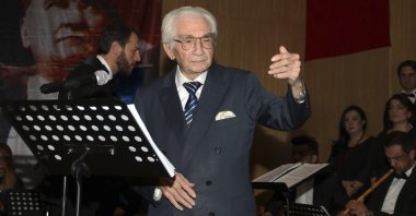 Turkish classical music composer and performer Alaeddin Yavaşca is seen on stage during a concert in Antalya, southern Turkey, Dec. 3, 2016. (IHA Photo)