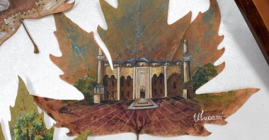 A plane leaf depicts the Grand Mosque of Bursa, northwestern Turkey, Dec. 23, 2021. (AA Photo)