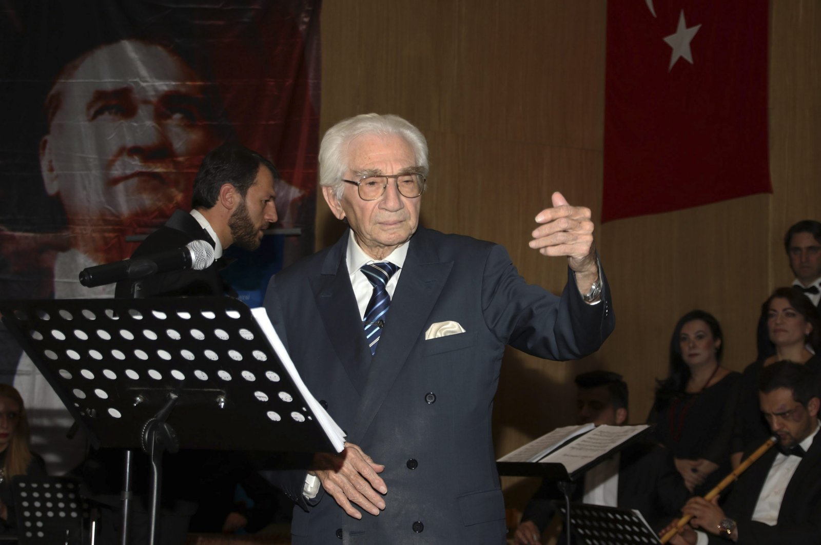 Turkish classical music composer and performer Alaeddin Yavaşca is seen on stage during a concert in Antalya, southern Turkey, Dec. 3, 2016. (IHA Photo)