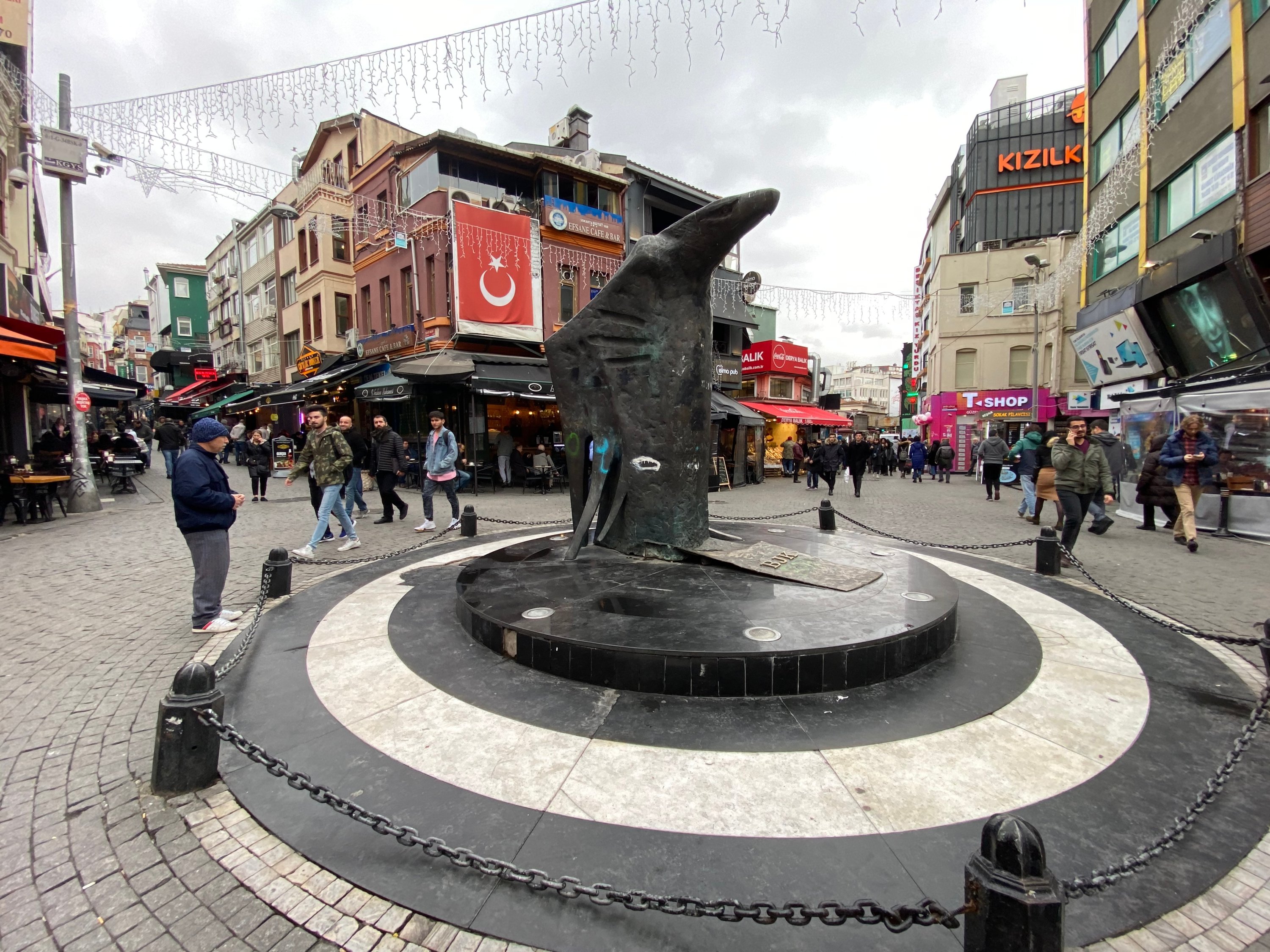 The popular Beşiktaş Square. (Shutterstock Photo)