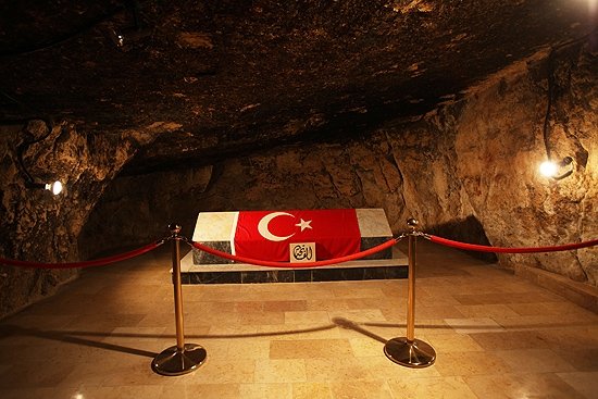 A representative tomb inside the cave where the bodies of the martyrs were found in 1973 at the Salt Turkish War Memorial, the town of Salt, Jordan, Feb. 21, 2017. (AA File Photo)
