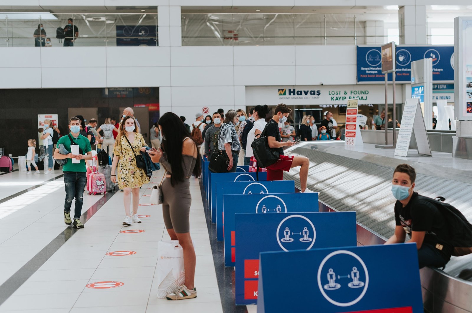 People wait for their luggage at the airport in Antalya, Turkey, August 2020. (Shutterstock Photo)