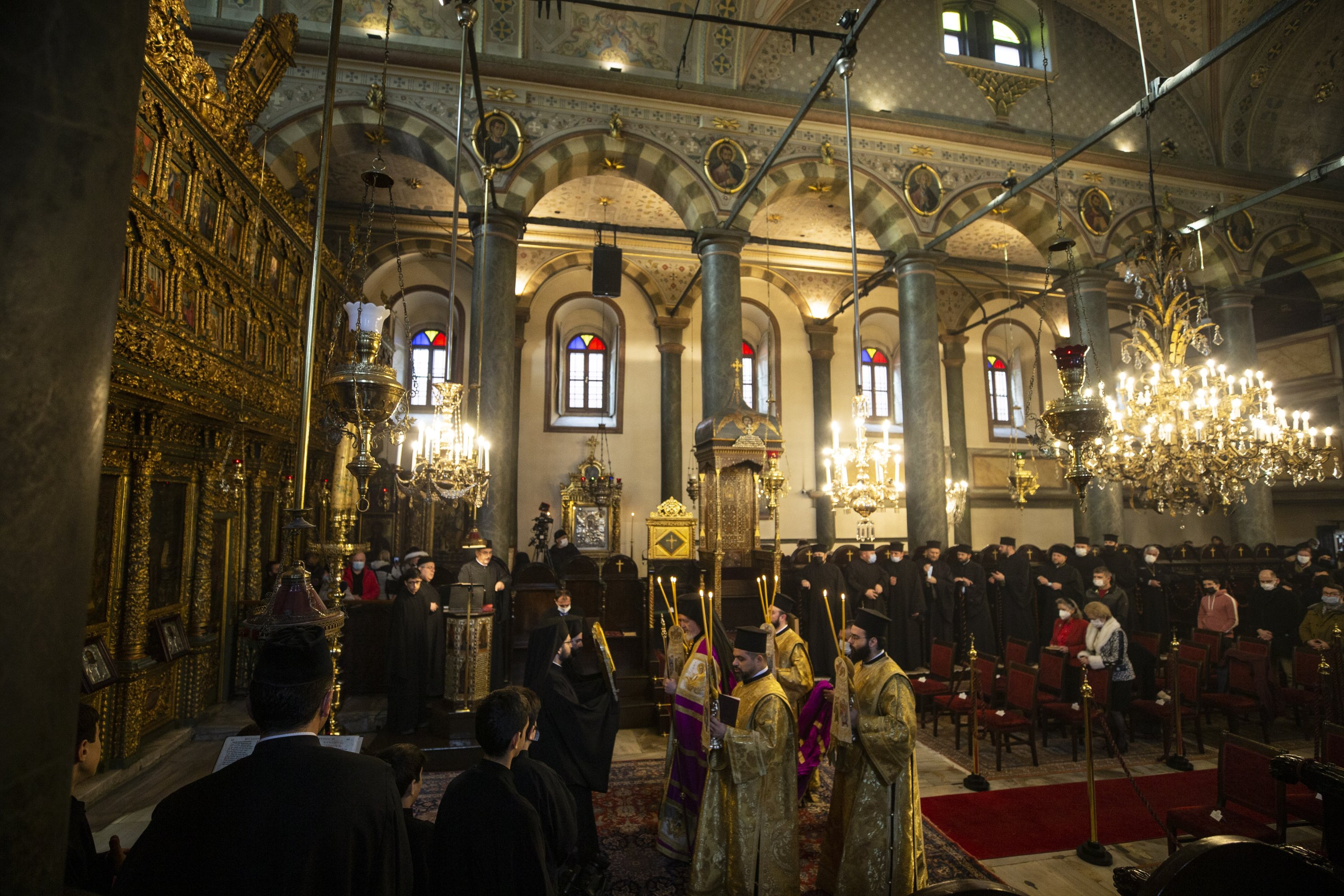 Misa Natal di Katedral St. George di Patriarkat Ortodoks Yunani Fener, di distrik Fatih, Istanbul, Turki, 25 Desember 2021. (AA Photo)