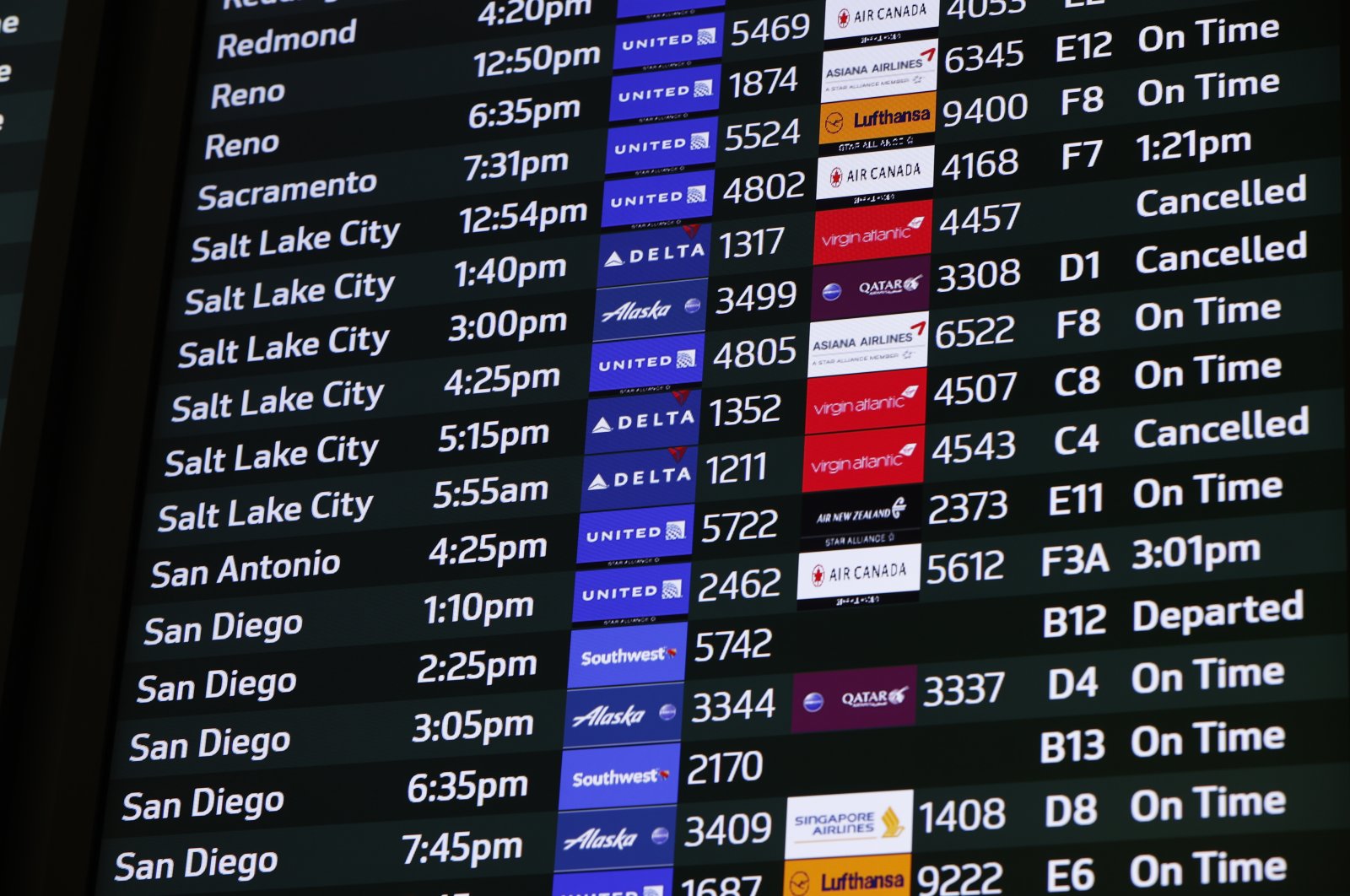 Canceled Delta Air Lines and an Alaska Airline flight on the flight information display system at the San Francisco International Airport on Christmas Eve in San Francisco, California, U.S., Dec. 24, 2021. (EPA Photo)