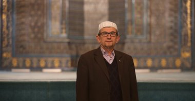 Recep Uyar poses in the Green Mosque, Bursa, northwestern Turkey, 2019. (AA Photo)