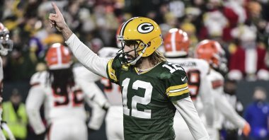 Green Bay Packers&#039; Aaron Rodgers reacts after throwing a touchdown in an NHL game against the Cleveland Browns, Wisconsin, U.S., Dec 25, 2021. (Reuters Photo)