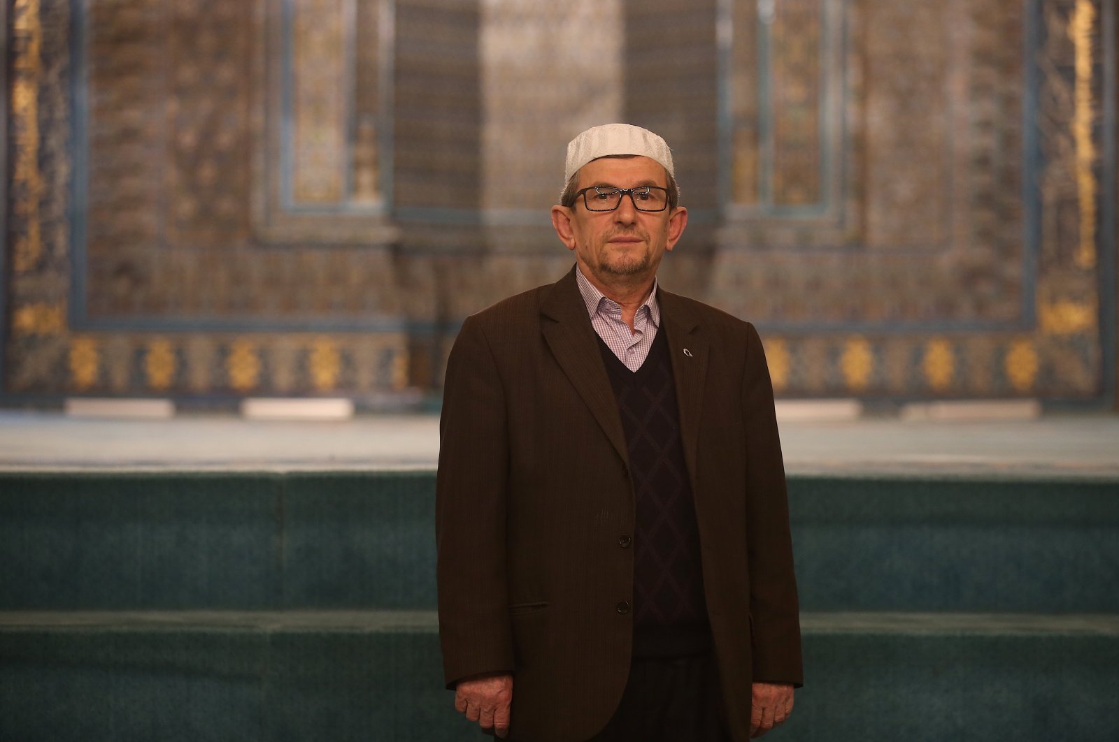 Recep Uyar poses in the Green Mosque, Bursa, northwestern Turkey, 2019. (AA Photo)