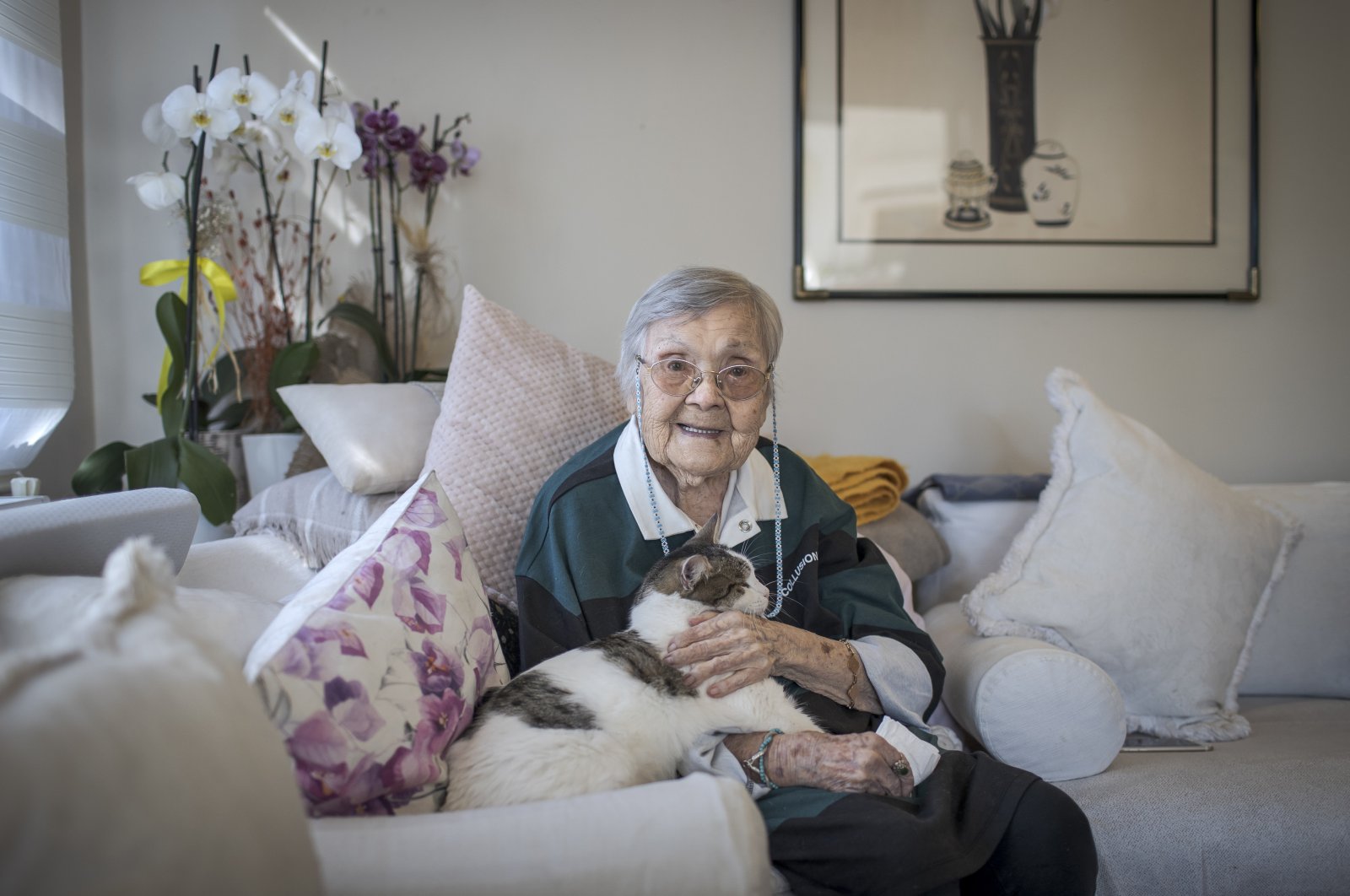 Sumerologist Muazzez Ilmiye Çığ, 108, poses with her cat at her home during an interview with Anadolu Agency, Mersin, southern Turkey, Dec. 24, 2021. (AA)