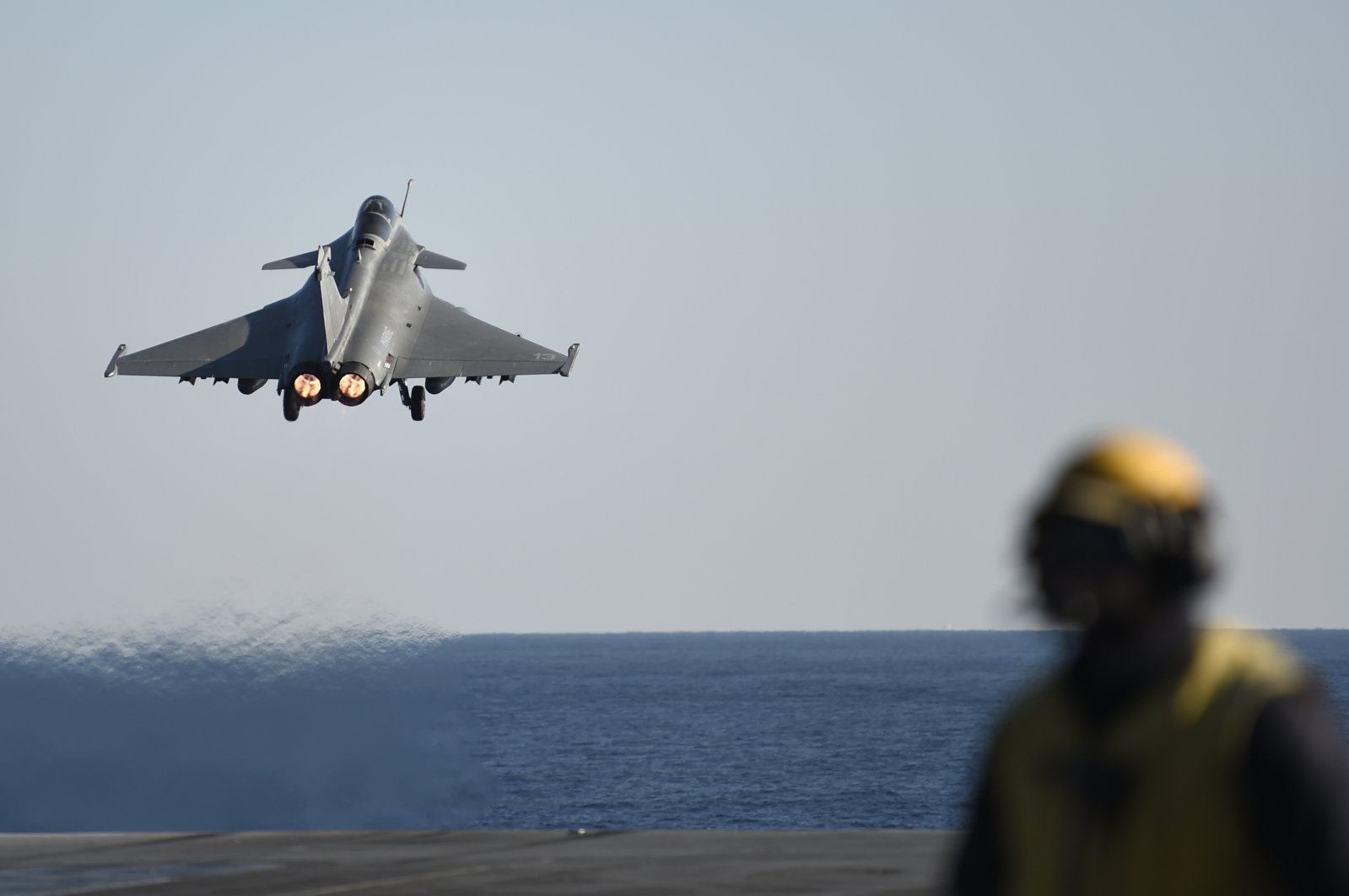 A French Rafale fighter jet takes off from France&#039;s aircraft carrier Charles-de-Gaulle, used in the U.S.-led operation against Daesh group in Syria and Iraq in the Eastern Mediterranean Sea, Dec. 9, 2016. (AP Photo)