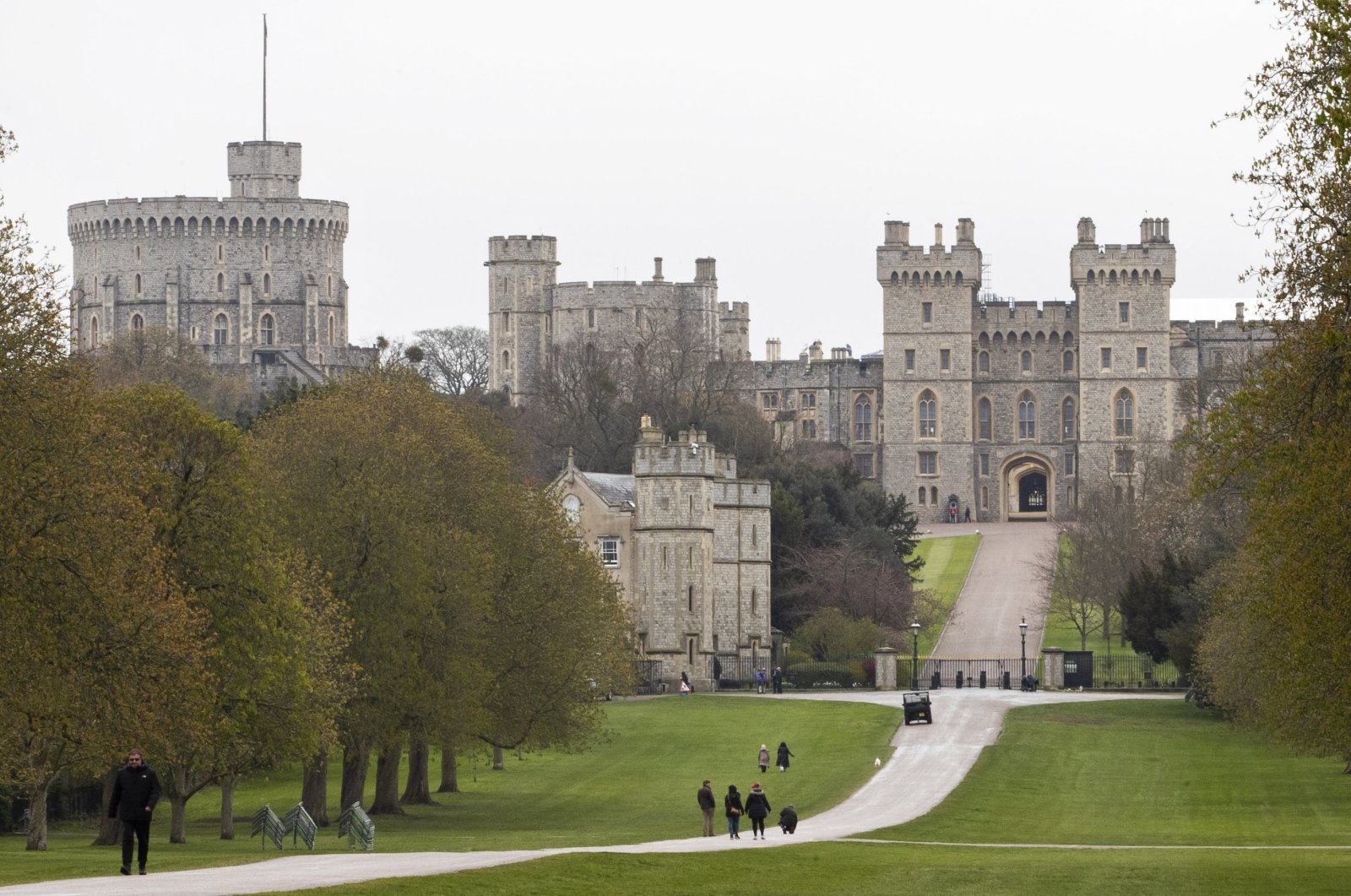 People walk along &quot;The Long Walk&quot; path outside Windsor Castle following the passing of Britain&#039;s Prince Philip, in Windsor, Britain, April 12, 2021. (EPA Photo)