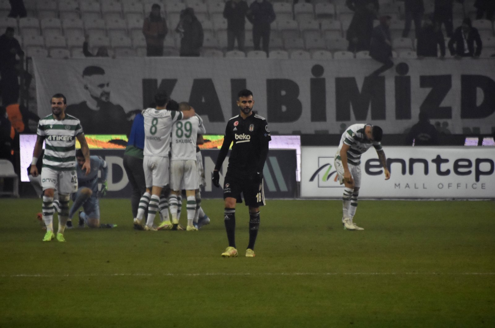 Konyaspor players celebrate a goal against Beşiktaş during a Süper Lig game in Konya, Turkey, Dec. 27, 2021. (DHA Photo)