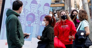People queue to receive the COVID-19 vaccine at Hospital de Sant Pau in Barcelona, Spain, Dec. 27, 2021. (Reuters Photo)