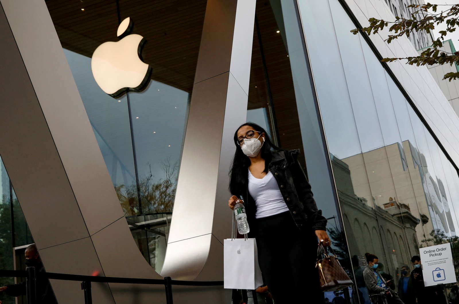 Apple menutup semua toko di New York karena kasus omicron melonjak