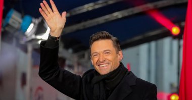 Hugh Jackman waves during his performance on NBC's "Today" show in New York City, U.S., Dec. 4, 2018. (Reuters Photo)