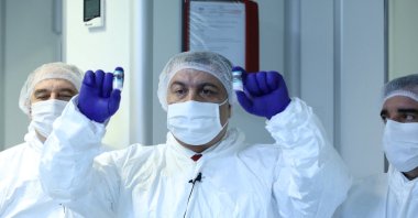 Health Minister Fahrettin Koca holds vials of Turkovac at a vaccine manufacturing facility in Şanlıurfa, southeastern Turkey, Dec. 22, 2021. (REUTERS PHOTO)