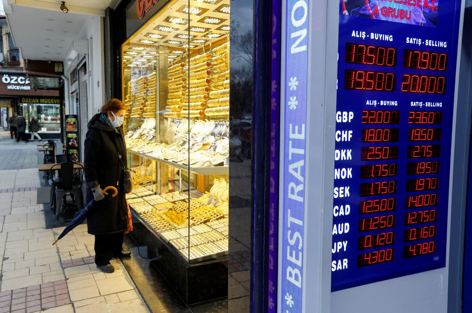 A woman looks at gold jewelry as she stands outside a jewelry shop in Istanbul, Turkey, Dec. 20, 2021. (Reuters Photo)