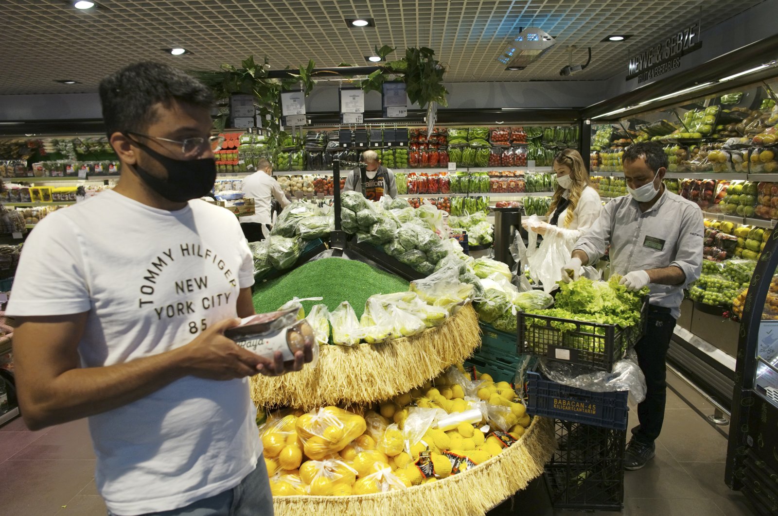 People shop for food at a market in the capital Ankara, Turkey, May 22, 2020. (AP Photo)