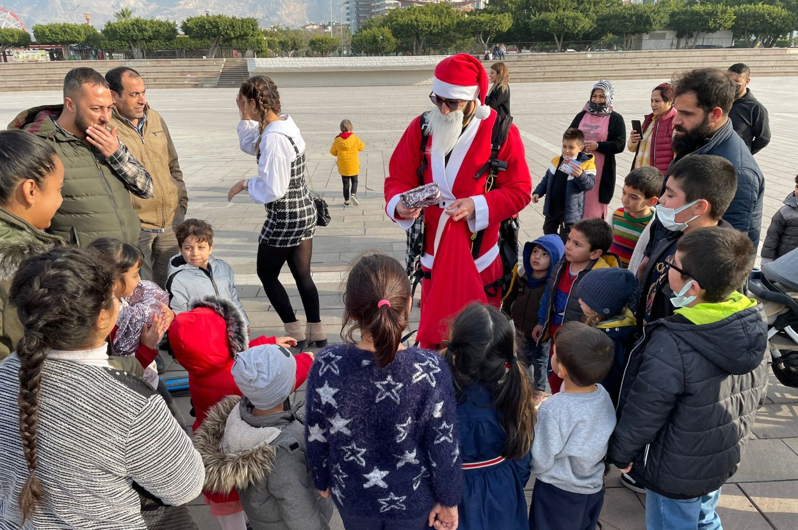 Ilker Özgüven, in a Santa costume, delivers gifts to children in Iskenderun, Hatay, southern Turkey, Dec. 29, 2021. (AA PHOTO)