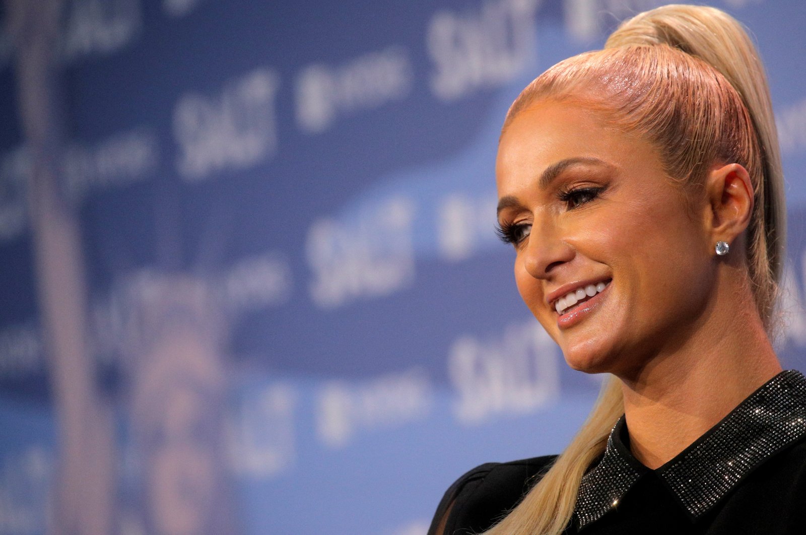 Bintang reality TV AS Paris Hilton meluncurkan bisnis metaverse