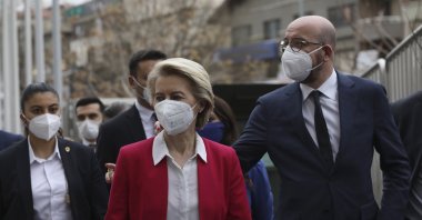 European Commission President Ursula von der Leyen (C) and European Council President Charles Michel arrive for a joint news conference after talks with President Recep Tayyip Erdoğan, in Ankara, Turkey, April 6, 2021. (AP Photo)