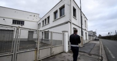 A pedestrian passes in front of the closed mosque in Beauvais, northern France, on December 28, 2021. (AFP Photo)