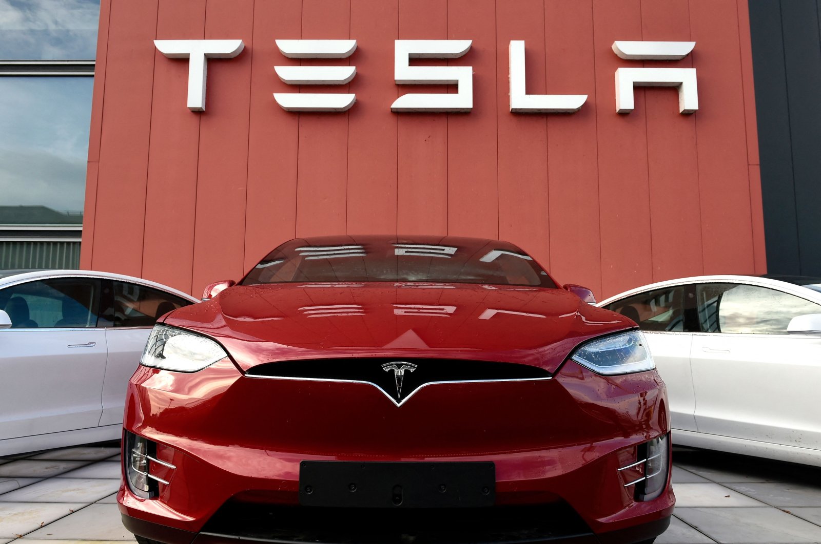 Tesla&#039;s logo marks the showroom and service center for the U.S. automotive and energy company Tesla in Amsterdam, Holland, Oct. 23, 2019. (AFP Photo)