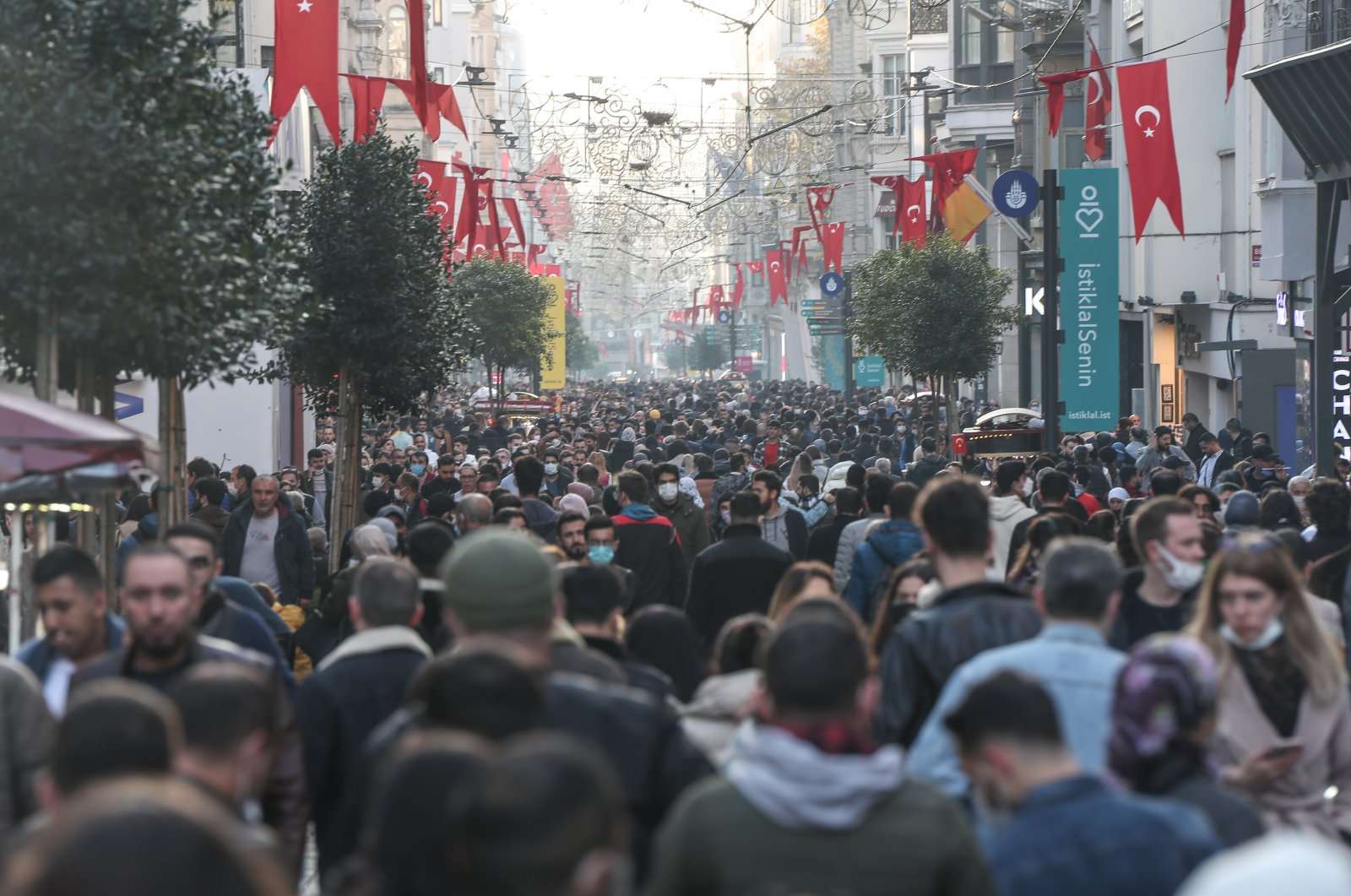 Istanbul&#039;s famous Istiklal Street is seen packed with visitors, Turkey, Dec. 5, 2022. (DHA Photo)