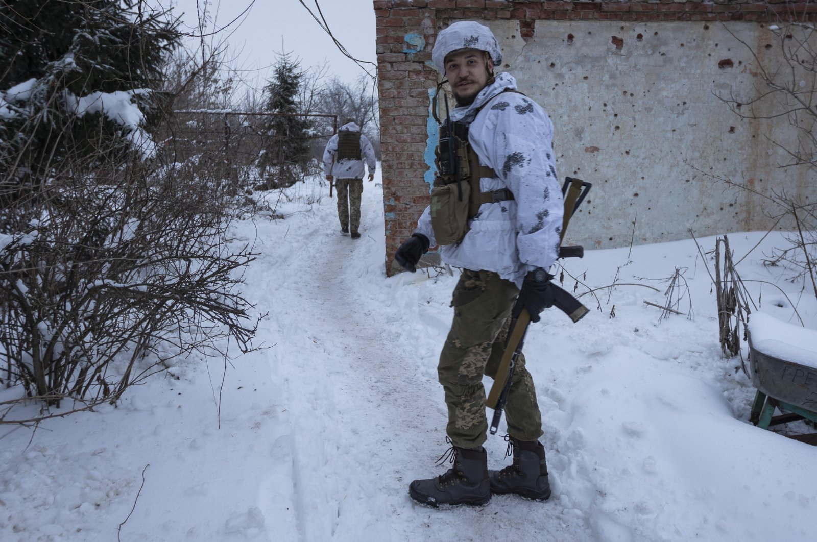 Ukraina mengatakan tentara dibunuh oleh separatis, memperingatkan Rusia