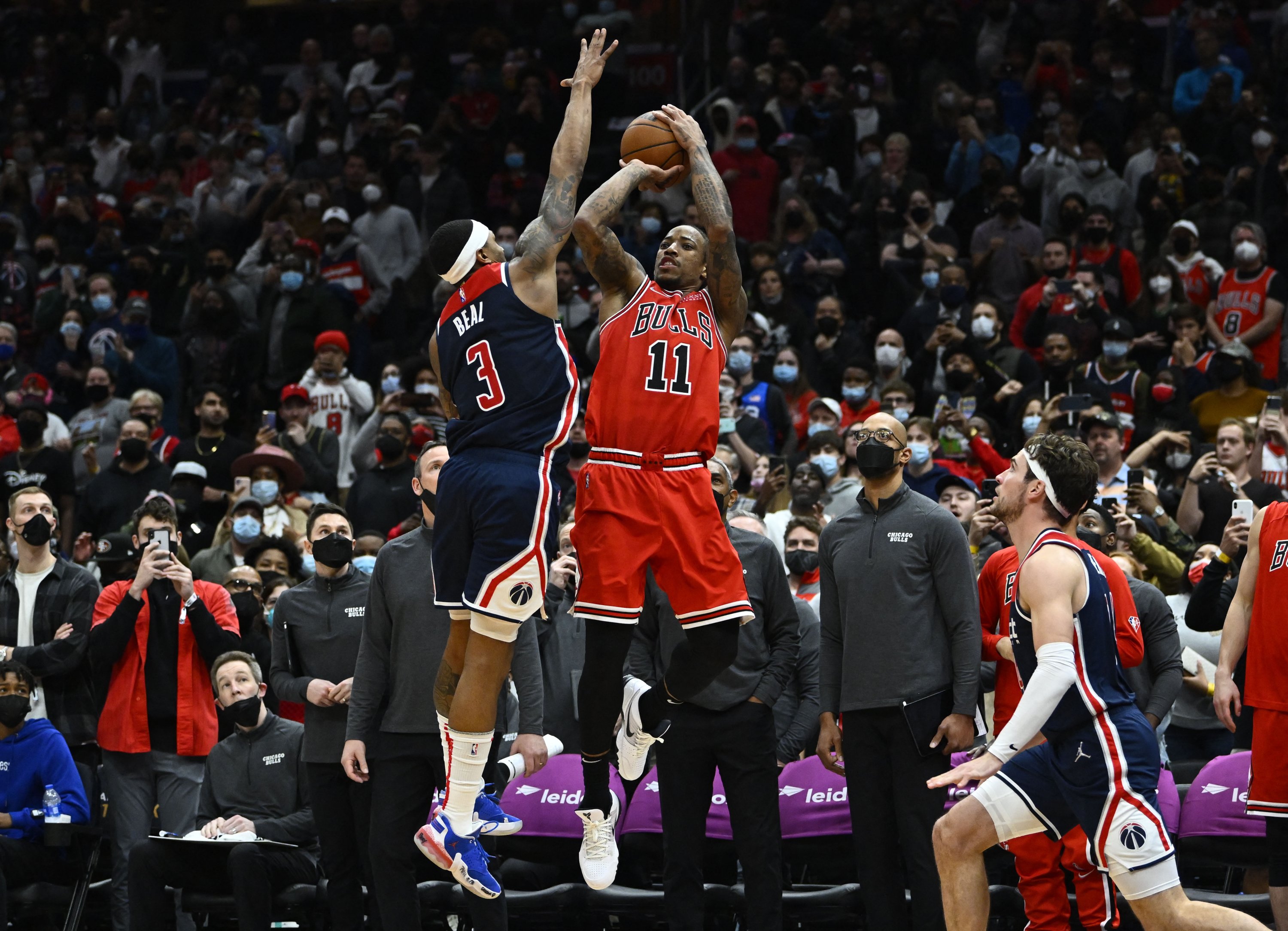DeMar DeRozan leads Bulls past Wizards, makes NBA history with