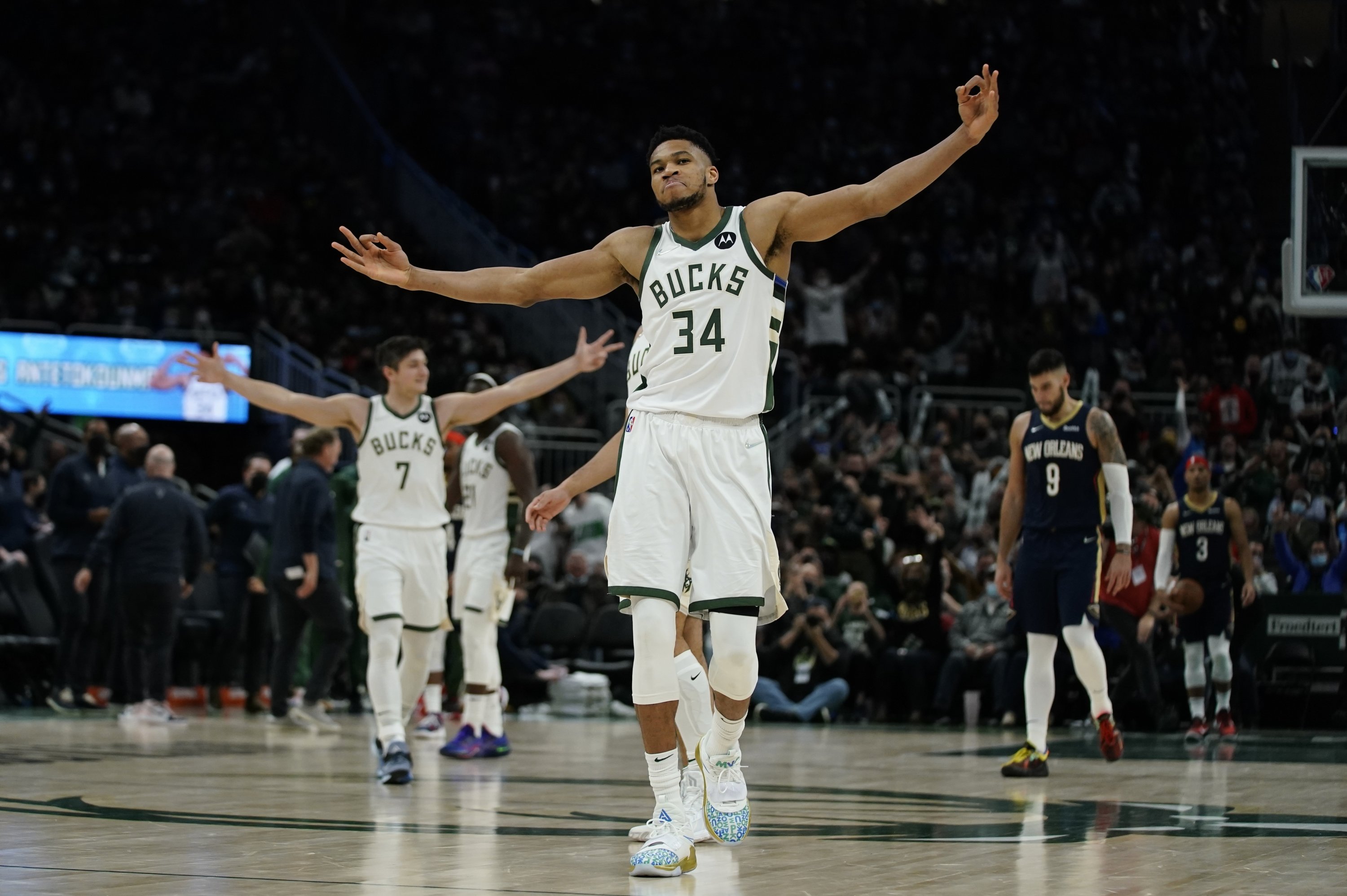 Milwaukee Bucks' Giannis Antetokounmpo reacts after shooting 3-pointer during an NBA game against the New Orleans Pelicans, Milwaukee, U.S., Jan. 1, 2022. (AP Photo)