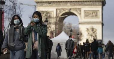 Pedestrians wearing face masks walk on the Champs-Elysees in central Paris, France, Dec. 30, 2021. (EPA Photo)