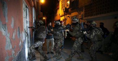 Counterterrorism squads take part in a raid against Daesh members in Adana province, Turkey, March 17, 2021. (AA Photo)
