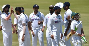 Indian cricketers celebrate the dismissal of South Africa's Dean Elgar (R) during Day 5 of the first Test, Centurion, Dec. 30, 2021. (AFP Photo)