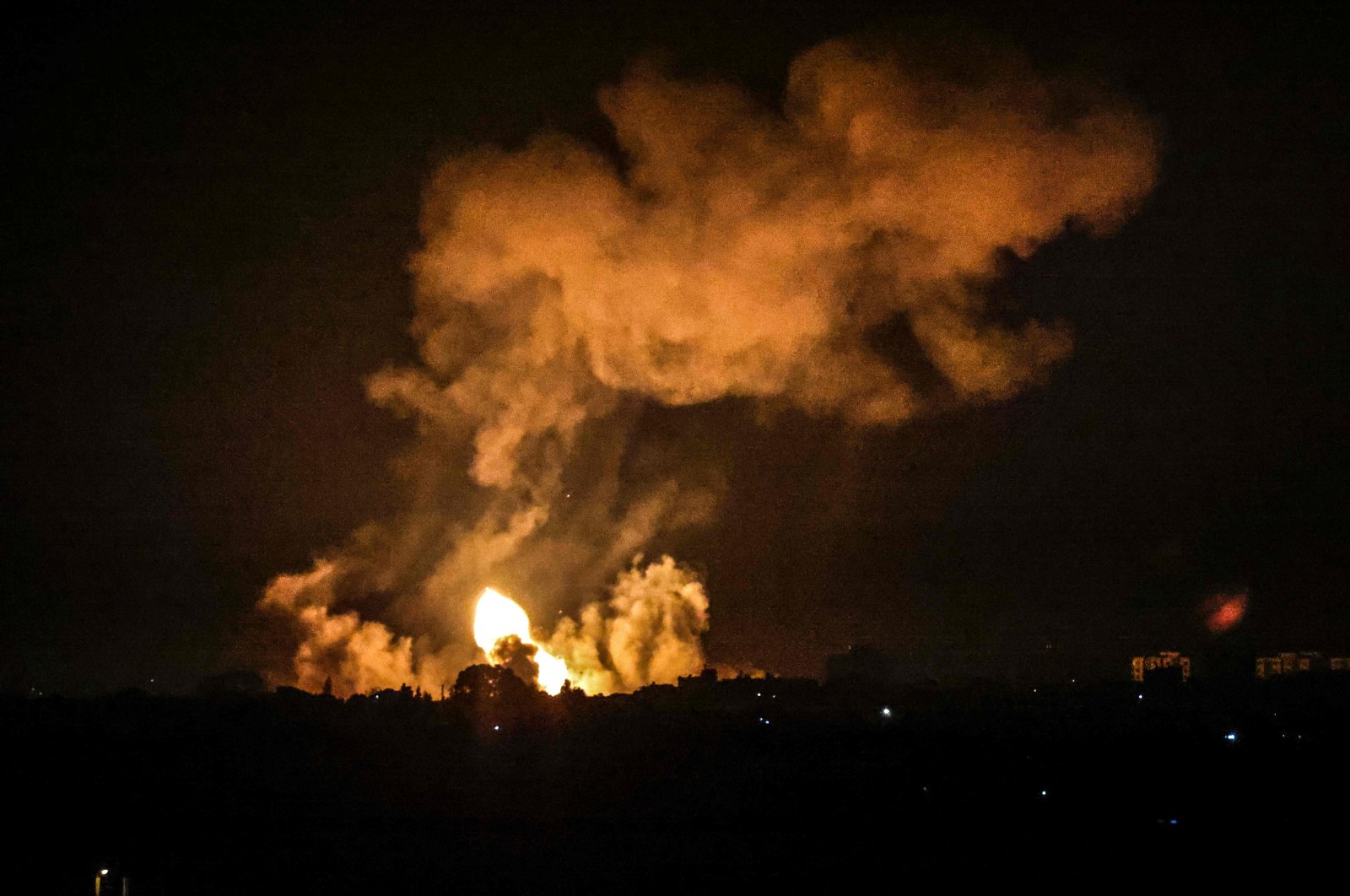 Israel membombardir Jalur Gaza saat ketegangan berkobar