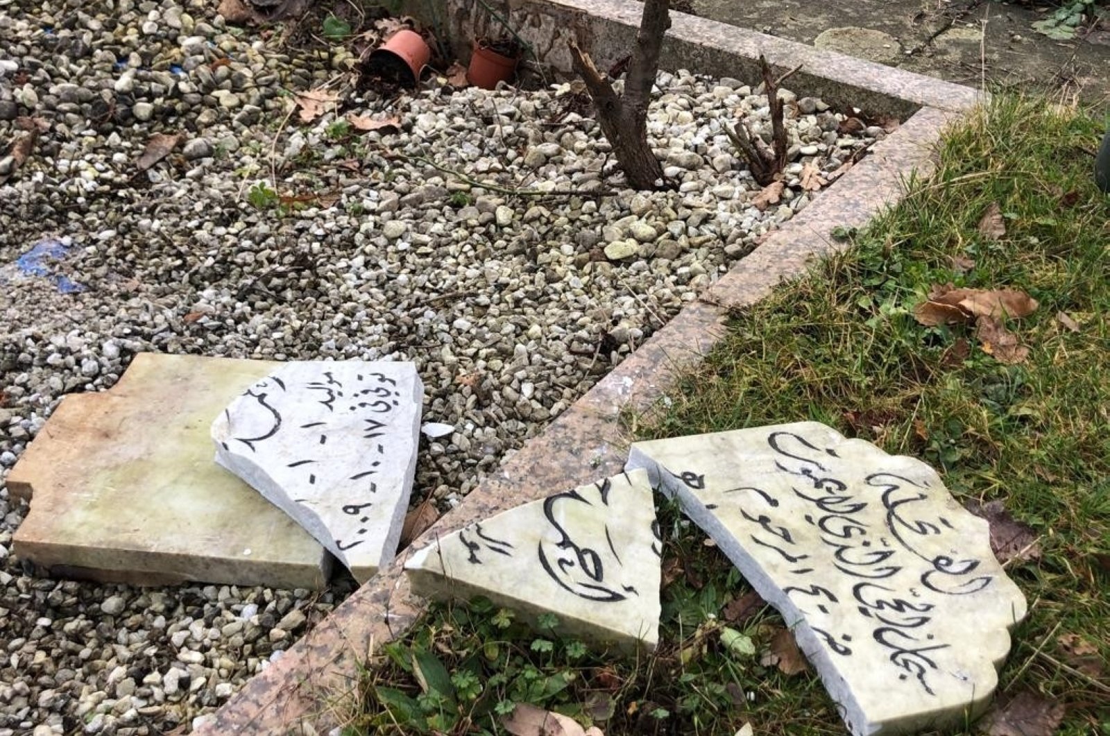 ‘Serangan terhadap pemakaman Muslim tanda baru meningkatnya Islamofobia di Eropa’