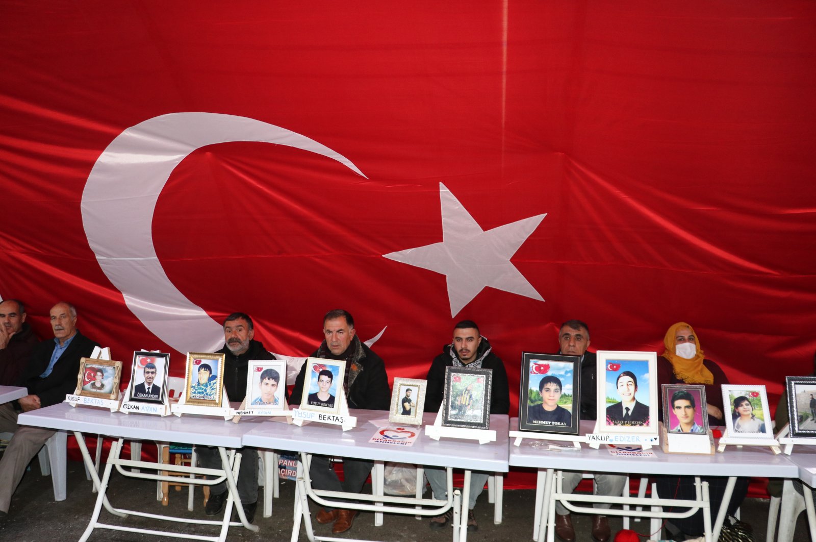 Orang tua Diyarbakr merindukan kembalinya anak-anak yang diculik oleh PKK