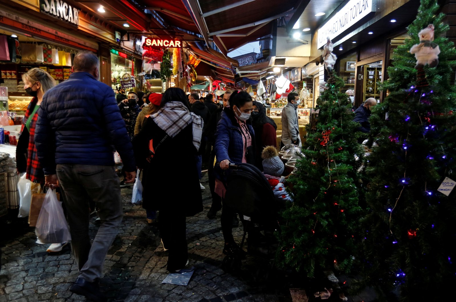 People shop ahead of New Year in Istanbul, Turkey, Dec. 30, 2021. (Reuters Photo)
