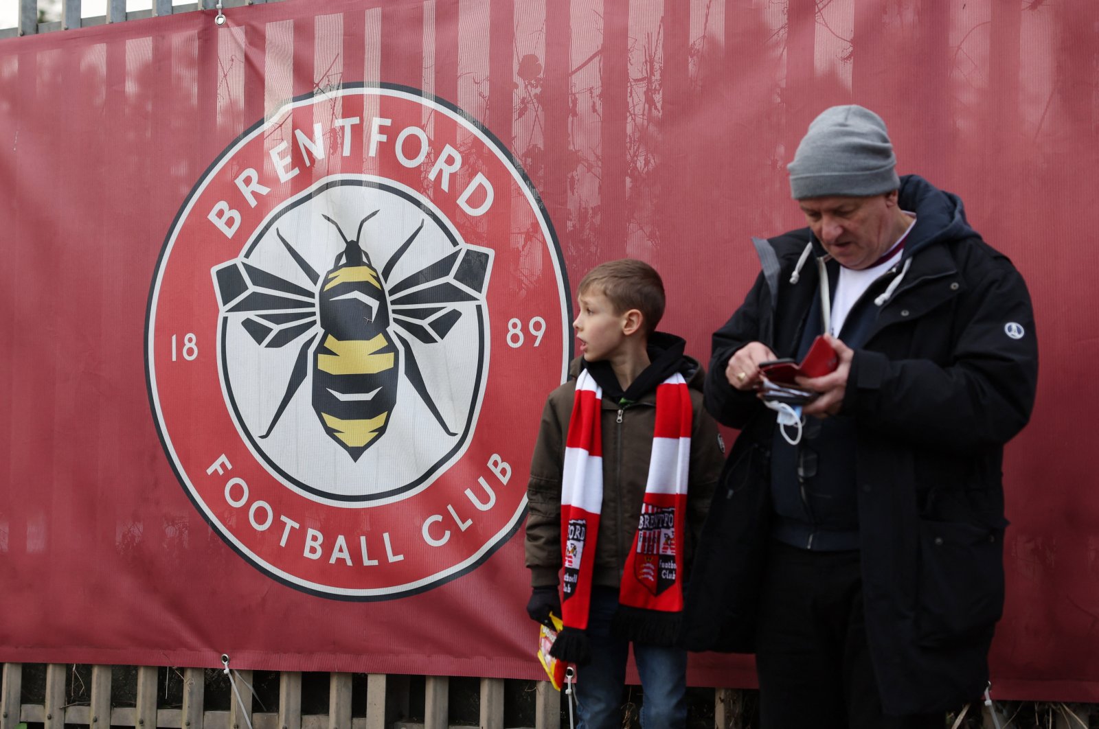 Brentford fans outside the stadium before a Premier League match against Aston Villa, London, England, Jan. 2, 2022. (Reuters Photo)