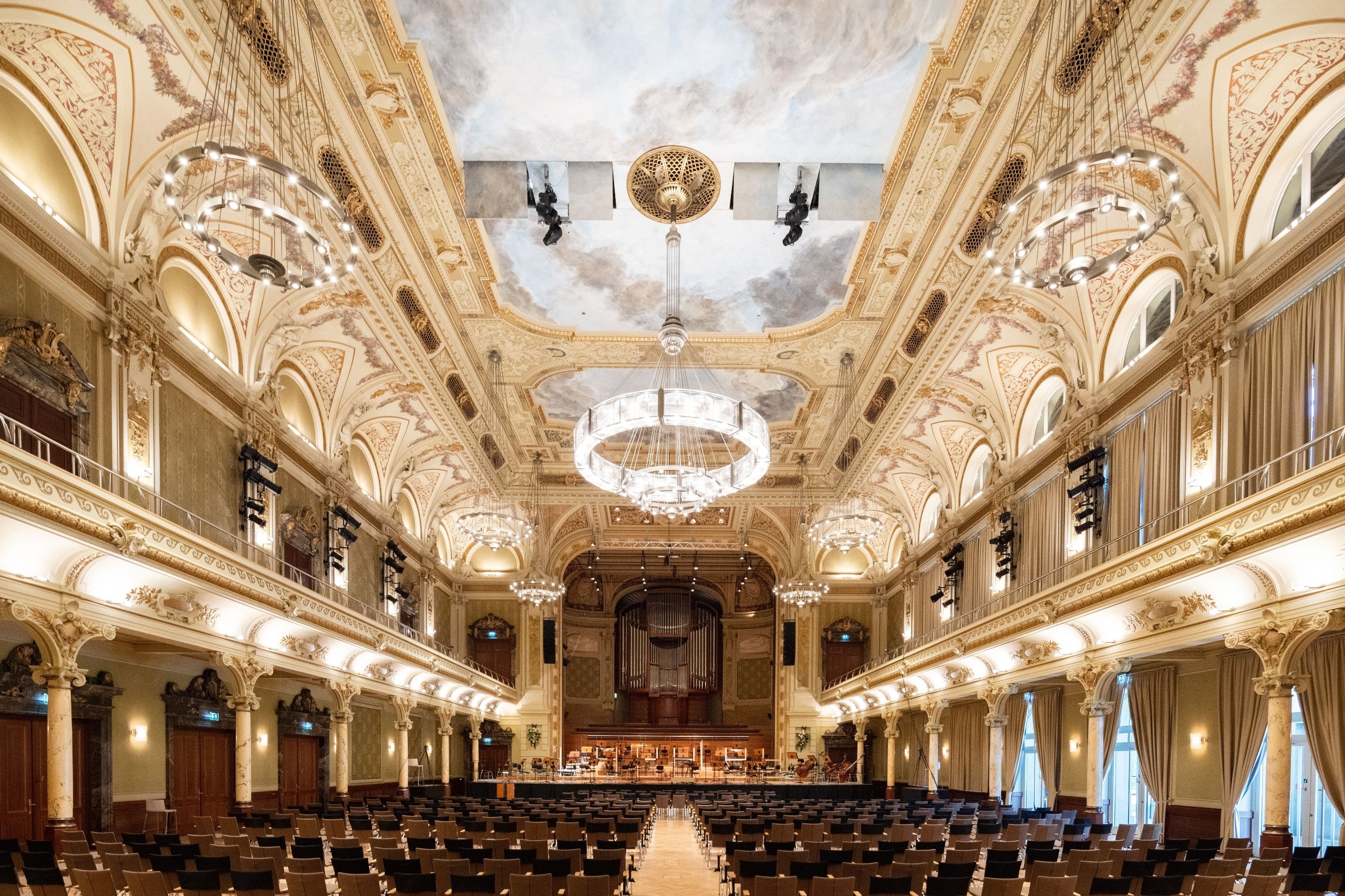 The magnificent main hall of Wuppertal's historic town hall. (dpa Photo) 
