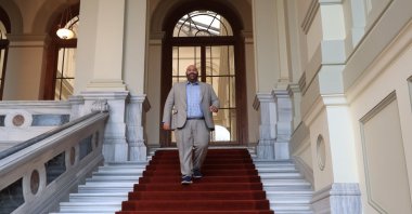 Kenan Poleo poses on the stairs of the British Consulate in Istanbul, Turkey, Dec. 3, 2022. (AA PHOTO)