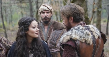 A still shot from &#039;Barbaros: Sword of the Mediterranean&#039; shows Pelin Akıl (L) as Isabelle and Engin Altan Düzyatan as Oruç. (Sabah File Photo) 
