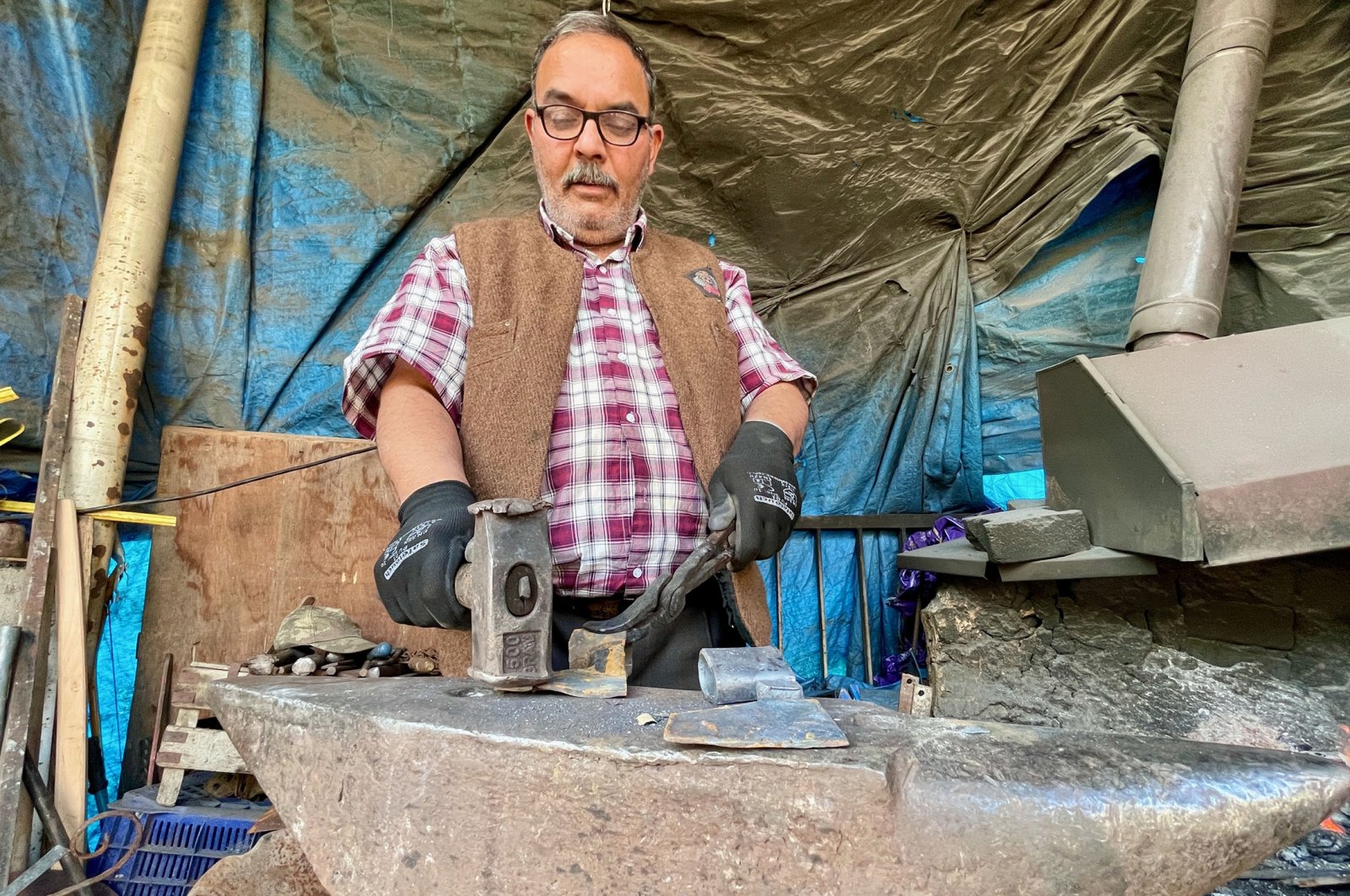 Yaşar Yanık forges an ax at his shop in Eskişehir, northwestern Turkey, Jan. 2, 2022. (AA Photo)