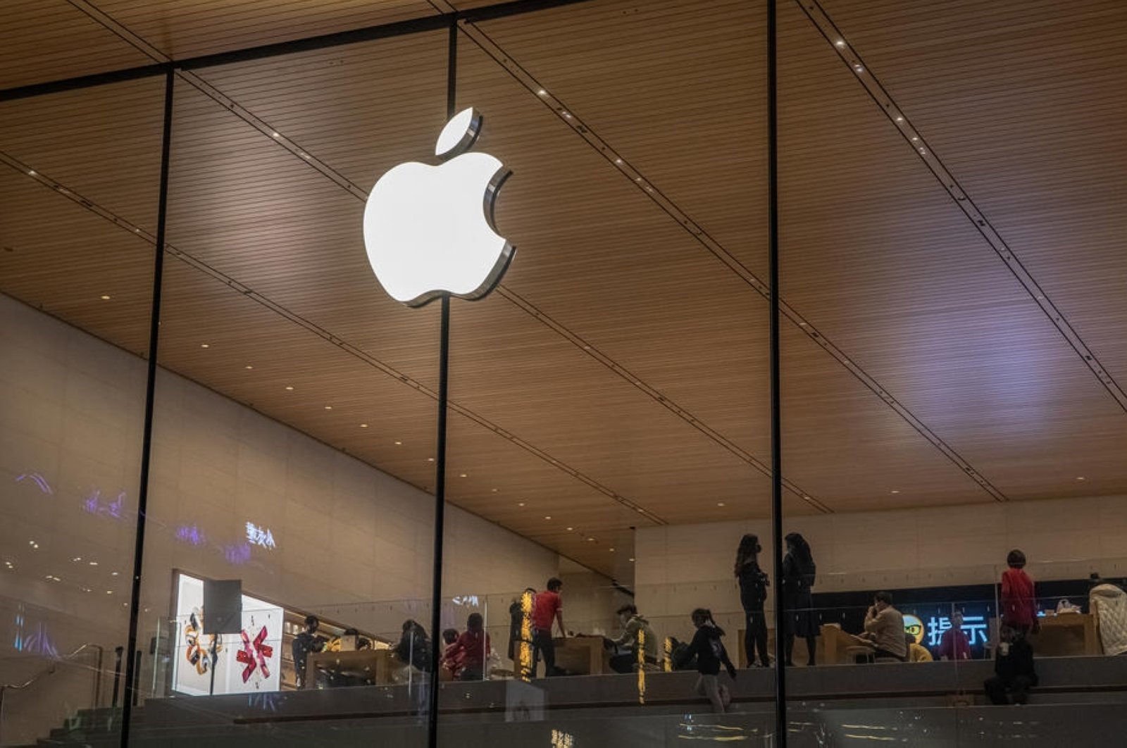 Apple menjadi perusahaan pertama yang mencapai nilai pasar T