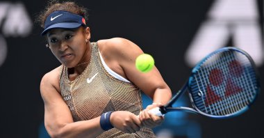 Japan's Naomi Osaka plays against France's Alize Cornet at the Melbourne Summer Set tennis tournament, Melbourne, Australia, Jan. 4, 2022. (EPA Photo)