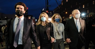 Theranos founder and former CEO Elizabeth Holmes (2nd L) walks with her partner Billy Evans (L), her mother Noel Holmes (2nd R) and a lawyer as they leave the Robert F. Peckham Federal Building in San Jose, California, U.S., Jan. 3, 2022. (AFP Photo)