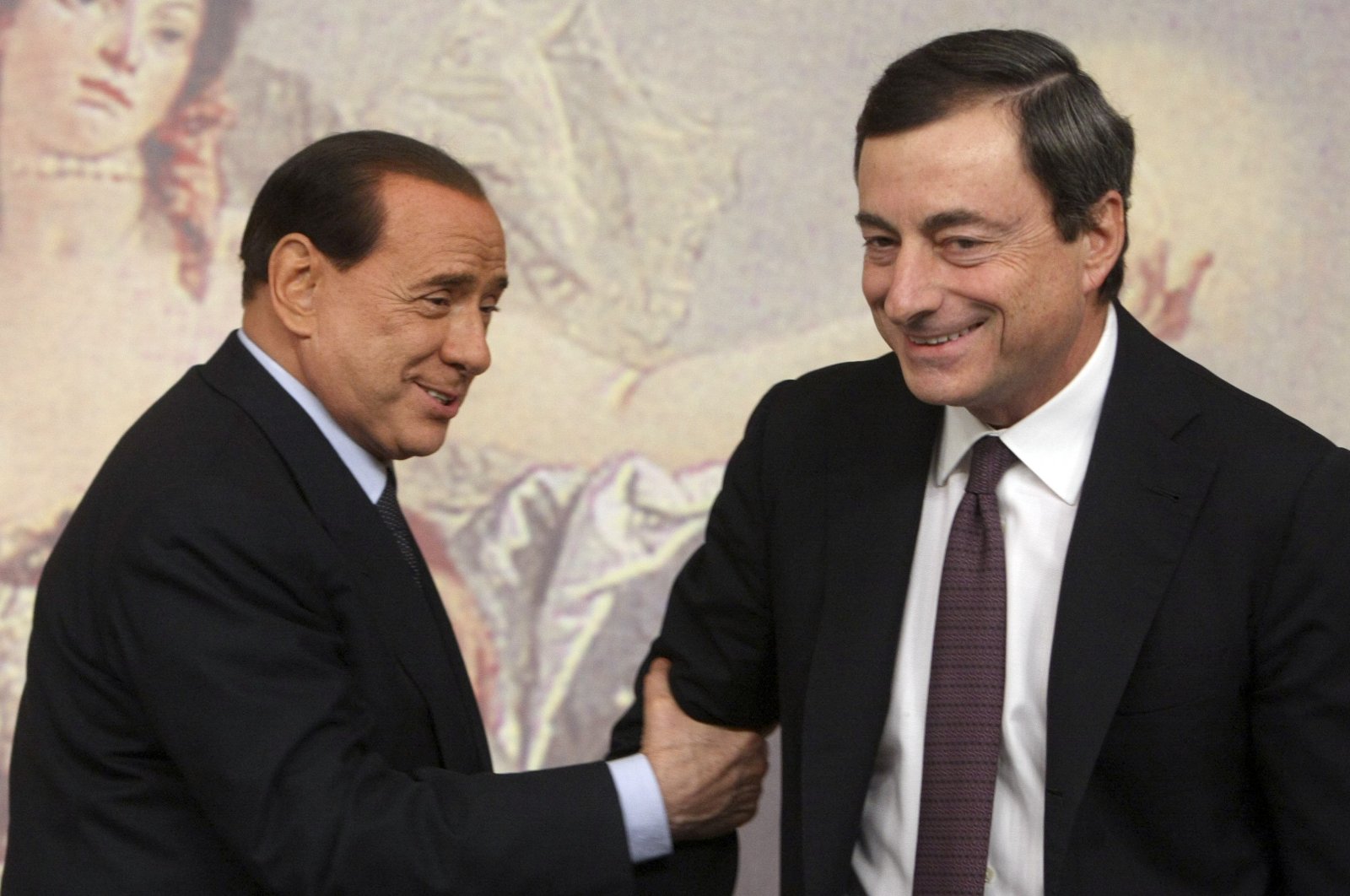 Former and present Italian Prime Ministers Silvio Berlusconi (L) and Mario Draghi are seen during a press conference at Chigi Palace, Rome, Italy, Oct. 8, 2008. (AP Photo)
