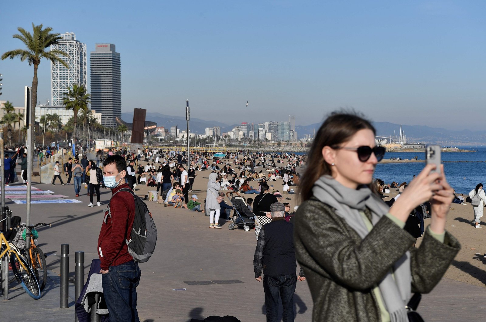 People enjoy a day out on Barceloneta Beach in Barcelona, Spain, Dec. 31, 2021. (AFP Photo)