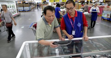 A customer checks cuts of beef at a Sam's Club store of Walmart Inc. in Beijing, China, June 29, 2017. (Reuters Photo)