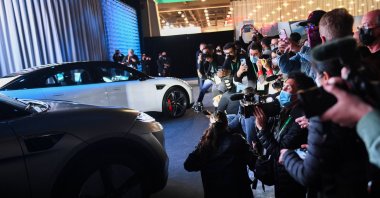A crowd of attendees wear face masks as they photograph the Sony Vision-S SUV prototype electric vehicle after it is unveiled during the Sony press conference ahead of the Consumer Electronics Show (CES), Las Vegas, U.S., Jan. 4, 2022. (AFP Photo)